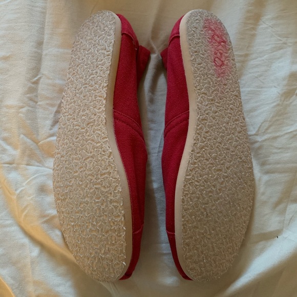 Toms red canvas slip on flats - Picture 3 of 3